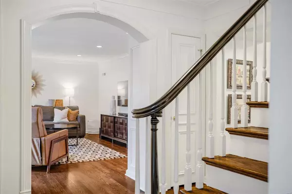 Ladue, MO 63124,21 Granada WAY