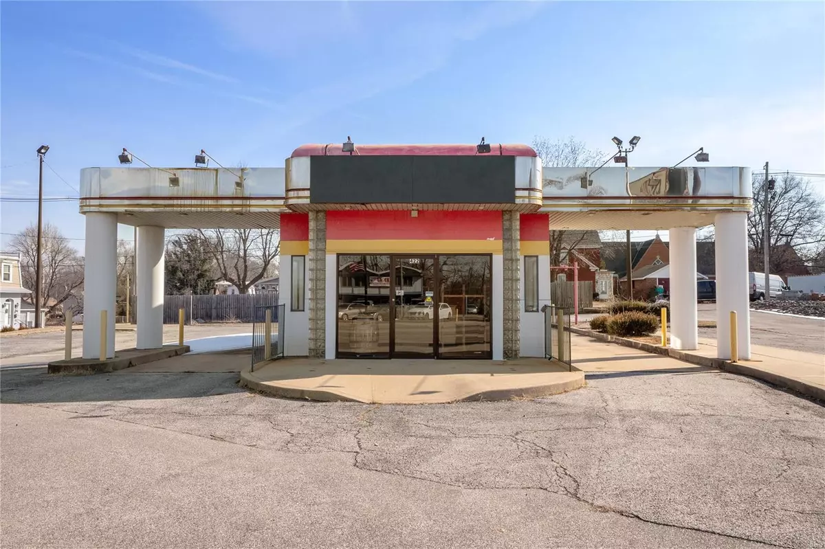 Belleville, IL 62220,422 N Illinois