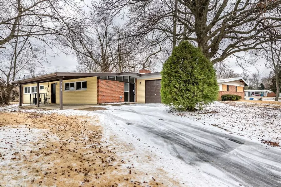 6706 Bitteroot LN, St Louis, MO 63134