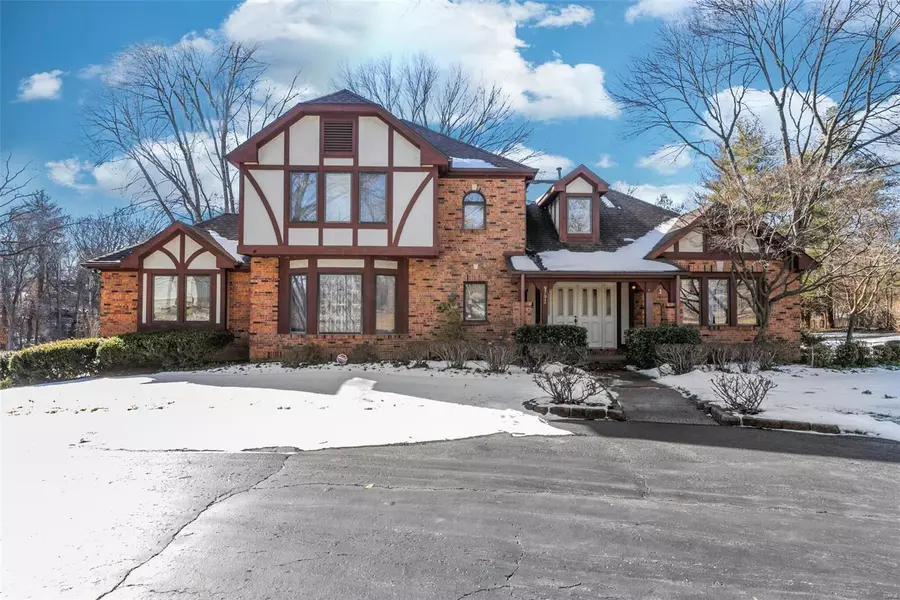 9792 Old Warson, St Louis, MO 63124