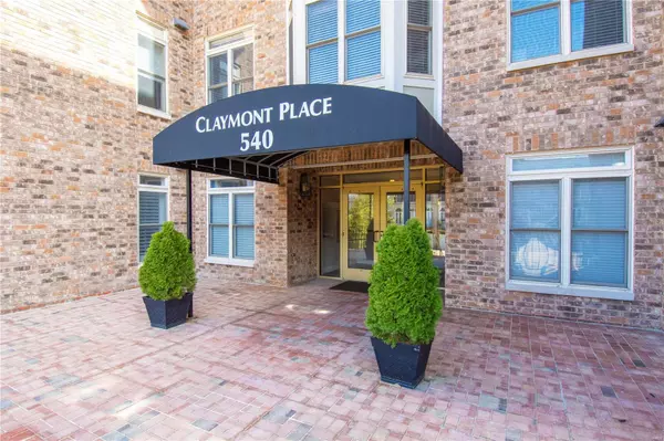 St Louis, MO 63130,540 North And South #402