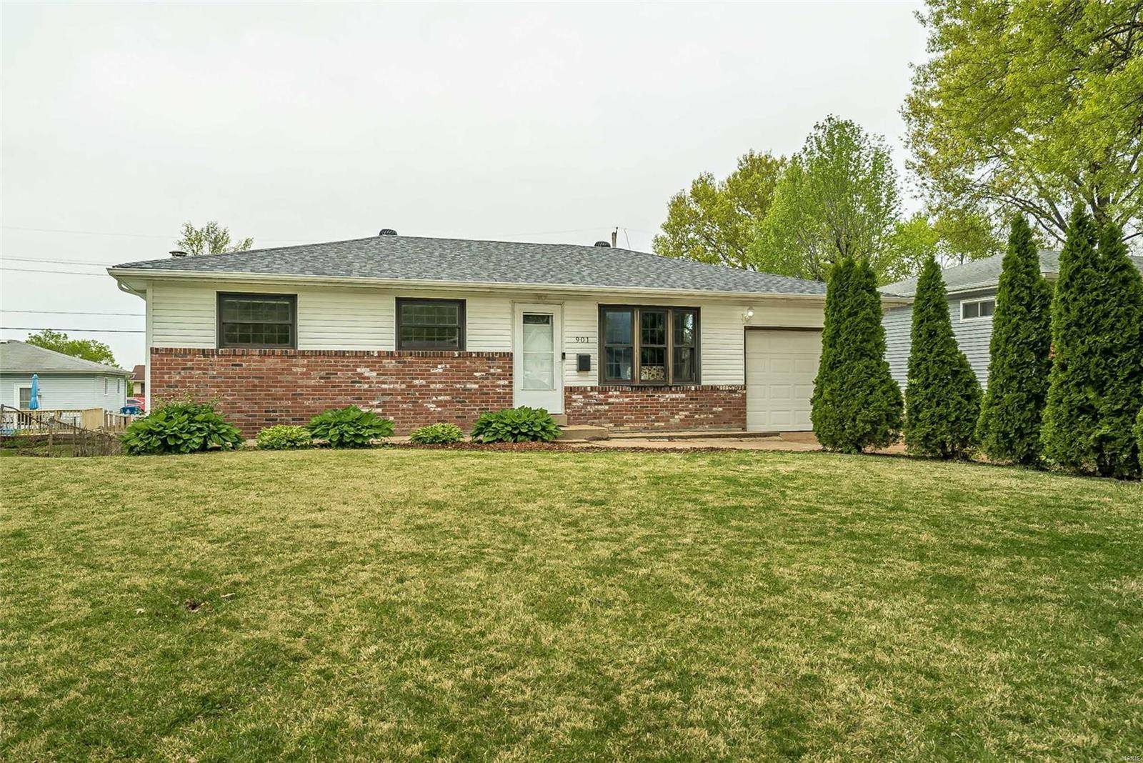 901 Cormar, St Louis, MO 63125