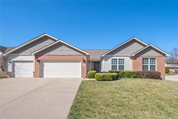 745 Erics Run DR, O'fallon, IL 62269