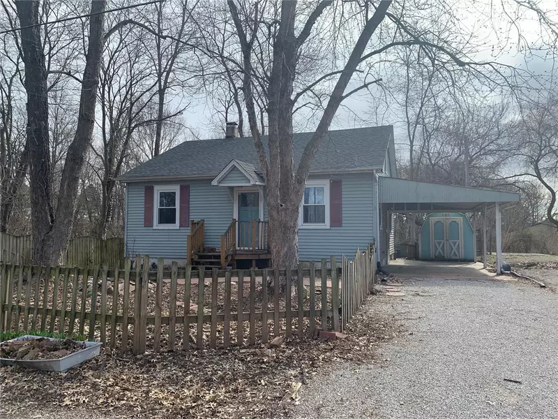 209 N Jackson ST, New Athens, IL 62264