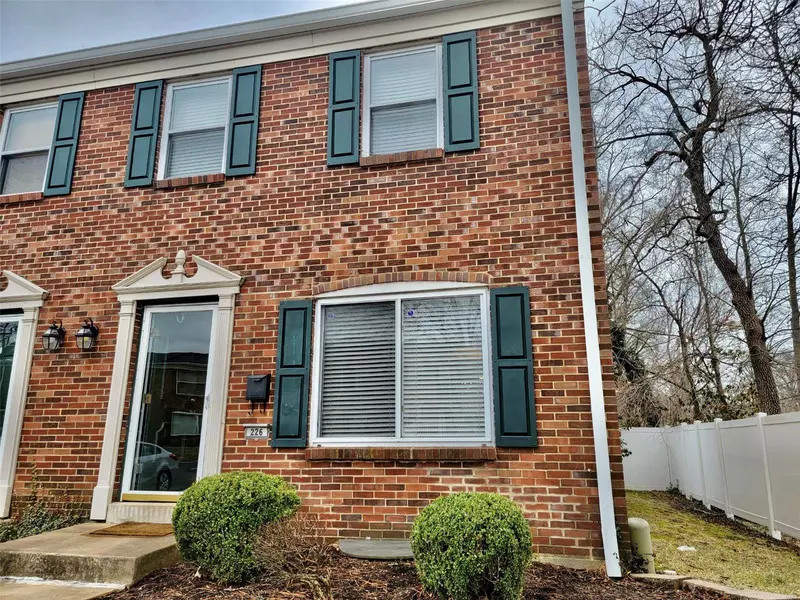 226 Charmers CT, St Louis, MO 63122