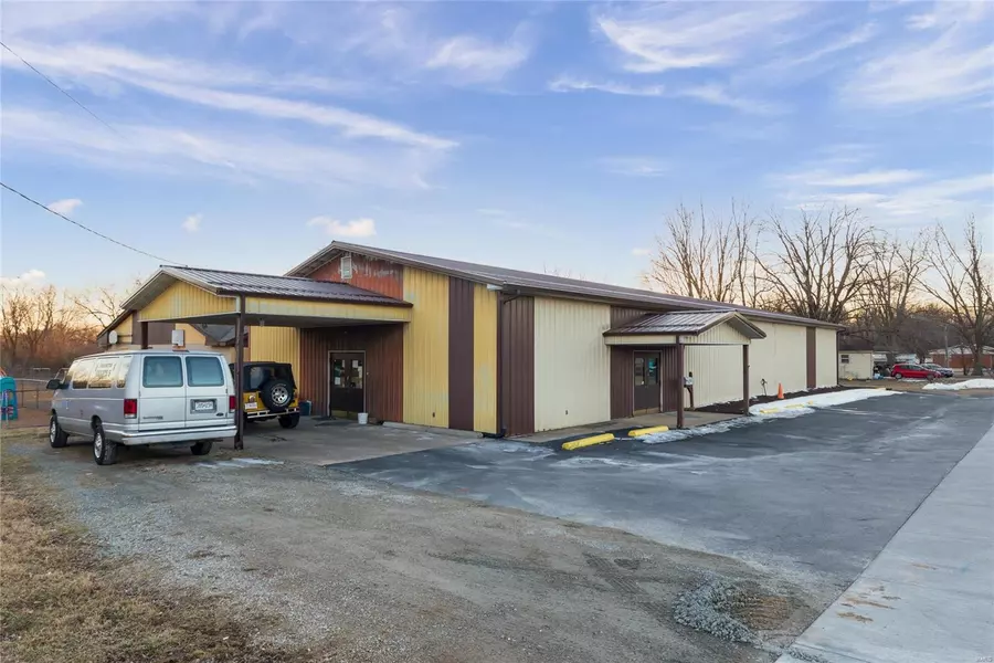 712 Maple DR, Farmington, MO 63640