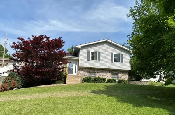 18 Surrey Hills Road, Hannibal, MO 63401