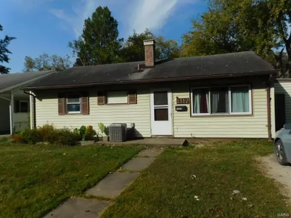 1312 Short ST, Centralia, IL 62801