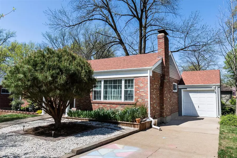 55 Turf CT, Webster Groves, MO 63119