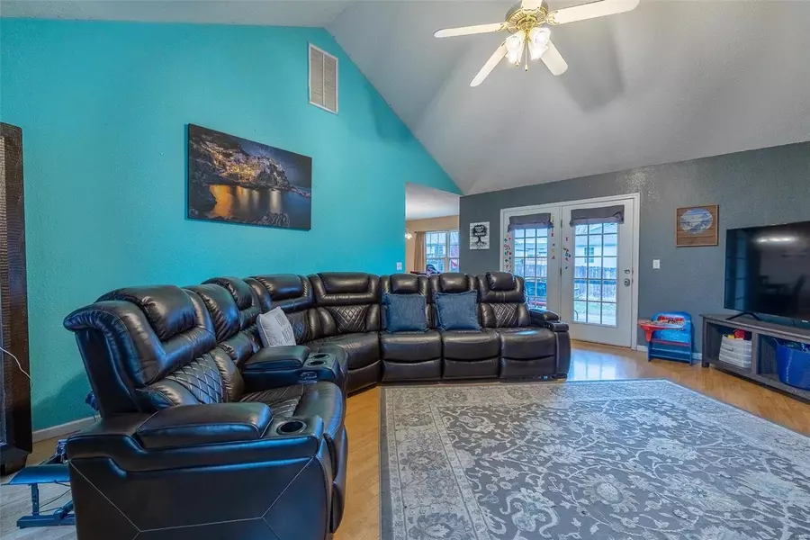 1128 Lacy DR, Lebanon, MO 65536