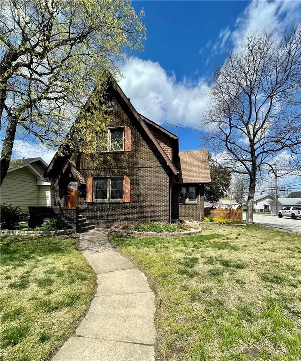 681 E Acton AVE, Wood River, IL 62095