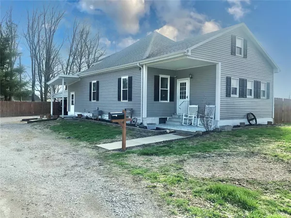 803 W Cherry ST, Carlinville, IL 62626