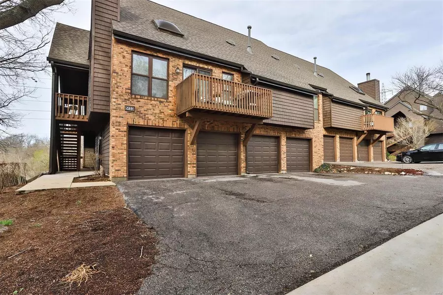 5133 Hollow Wood CT #D, St Louis, MO 63128