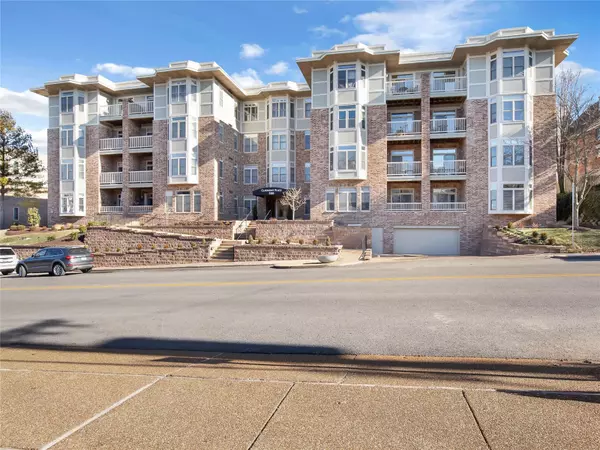 University City, MO 63130,500 North And South RD #102
