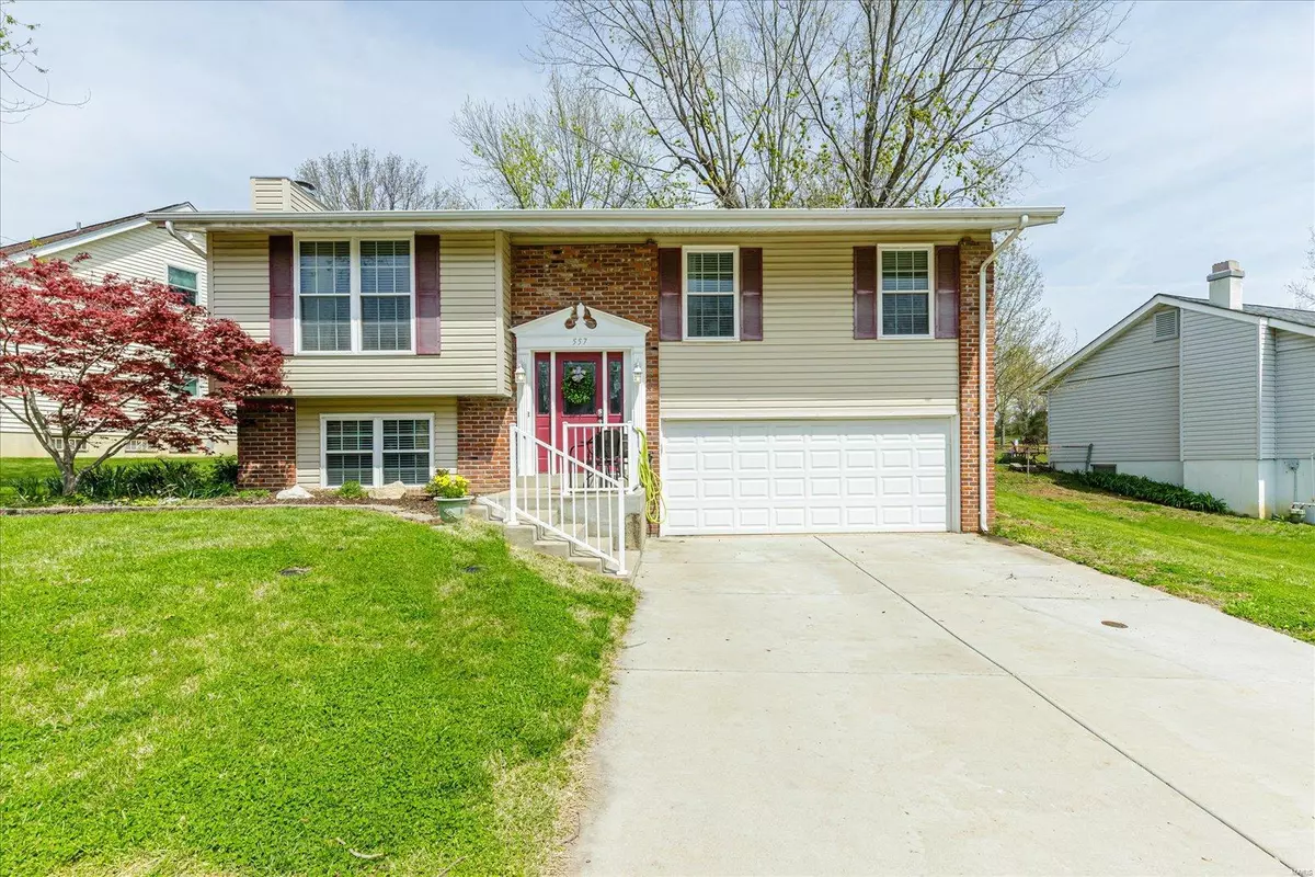 Ballwin, MO 63021,557 Running Creek DR