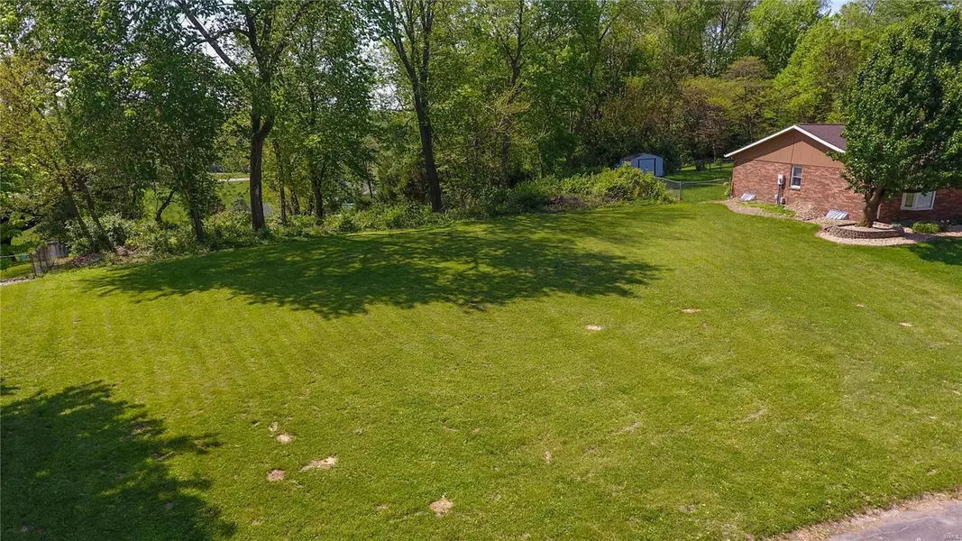42 Hampton DR, Glen Carbon, IL 62034