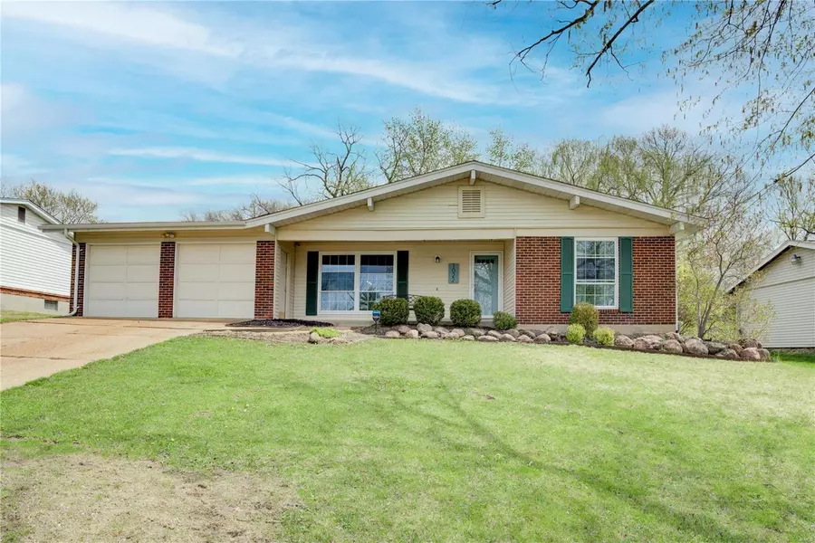 1022 Sandstone DR, St Louis, MO 63146