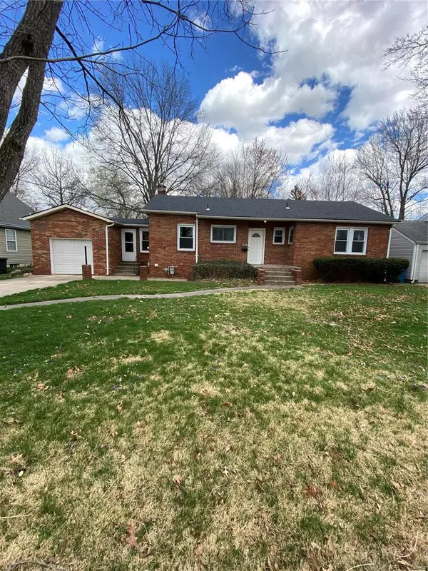 852 Madison AVE, Edwardsville, IL 62025