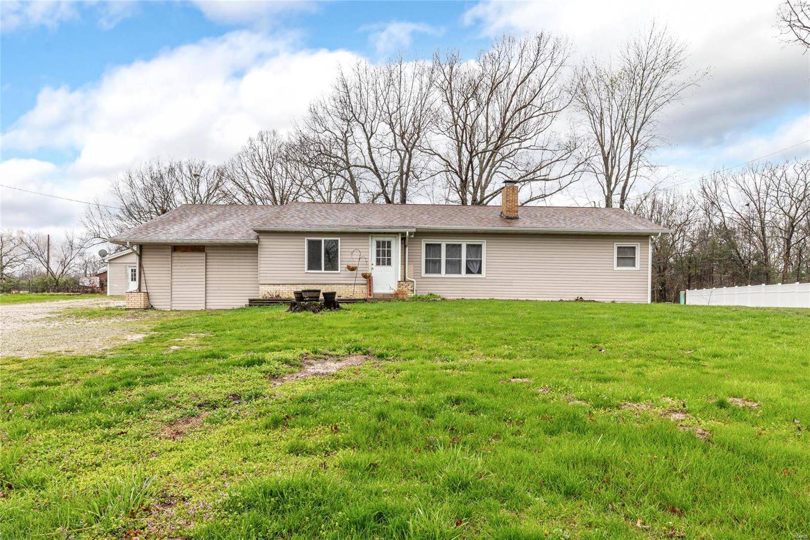 27355 Highway NN, Laquey, MO 65534