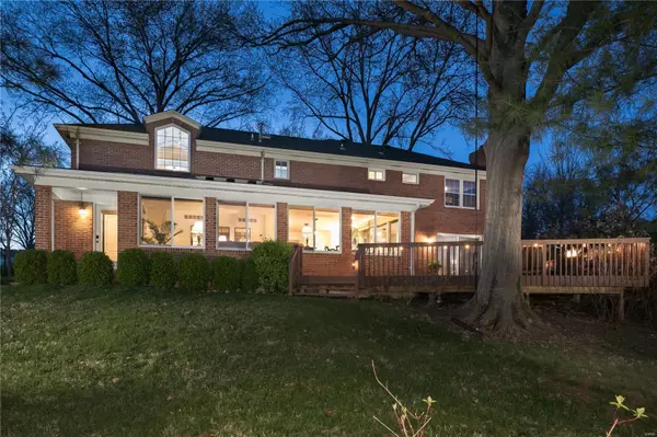 Creve Coeur, MO 63141,9808 Countryshire PL