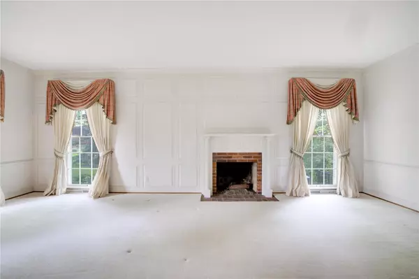 Creve Coeur, MO 63141,177 Ladue Oaks CT
