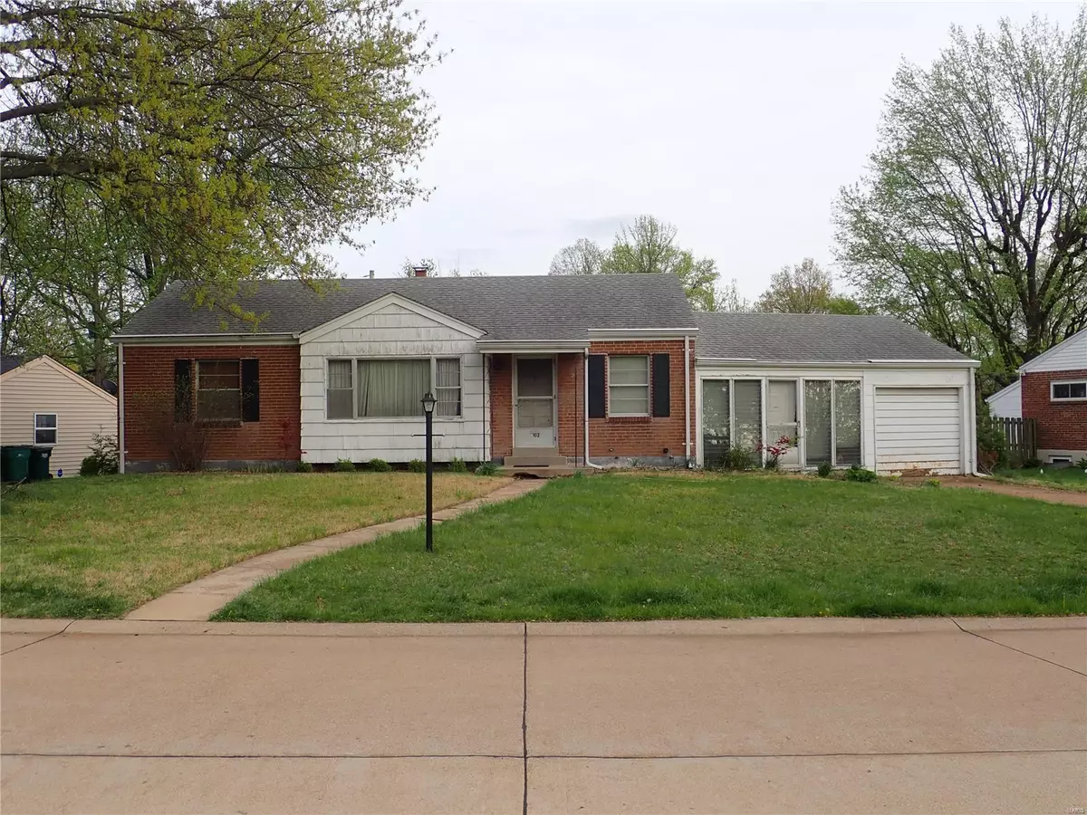 Webster Groves, MO 63119,102 W Rose AVE