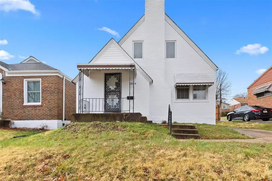 6734 Kenwood DR, St Louis, MO 63121