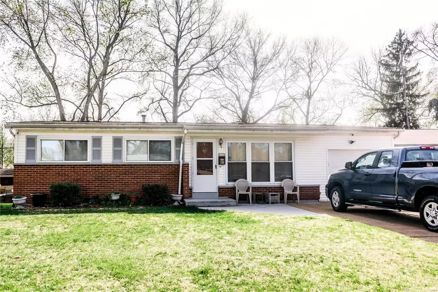 830 Babler, Florissant, MO 63031