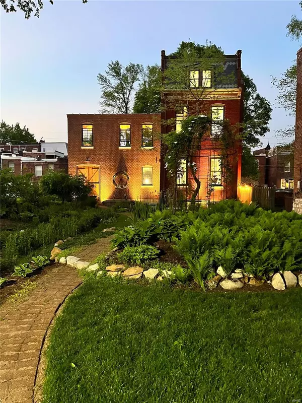 St Louis, MO 63104,1913 Sidney ST