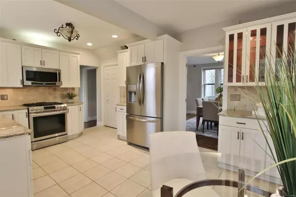 St Louis, MO 63105,7420 York DR