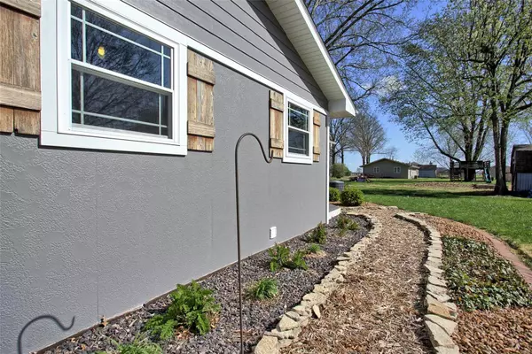 Hamel, IL 62046,303 Wolf AVE