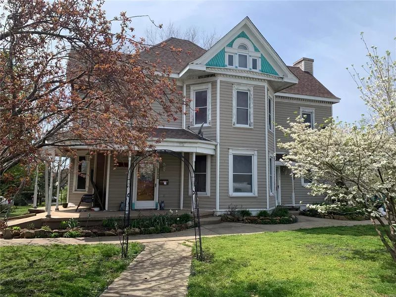 203 SPRINGFIELD RD, Owensville, MO 65066