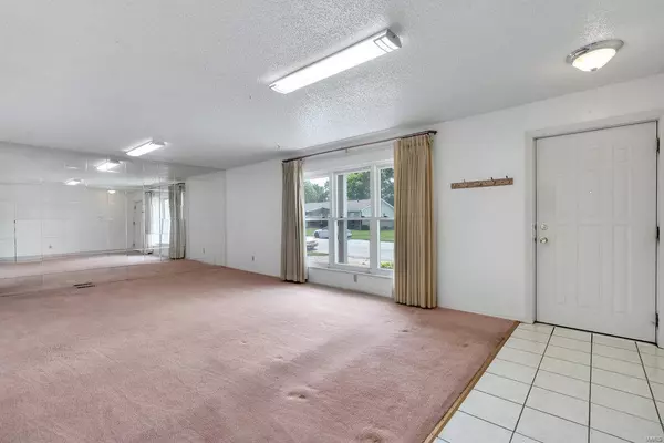 Florissant, MO 63034,3807 Del Lago DR