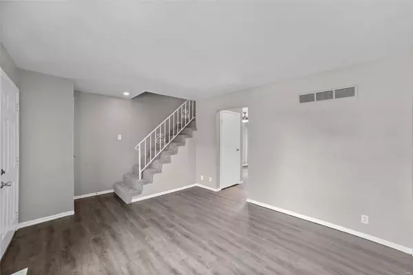 Ellisville, MO 63011,1223 Clarkson CT #1223