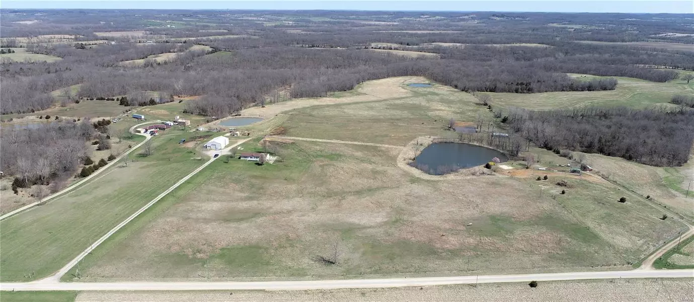 58350 Rocky Point LN, New London, MO 63459