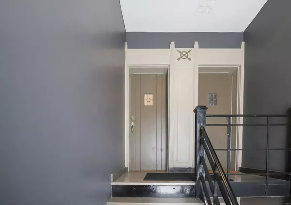 Clayton, MO 63105,7539 Oxford DR #3W