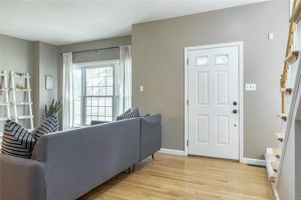 University City, MO 63130,905 N Hanley RD