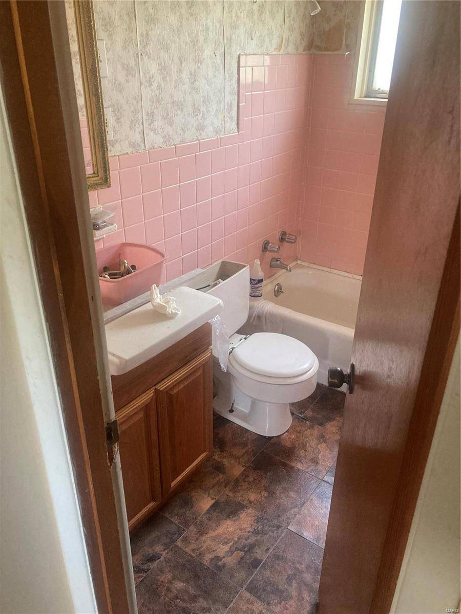 St Louis, MO 63121,4045 Cranberry Ln