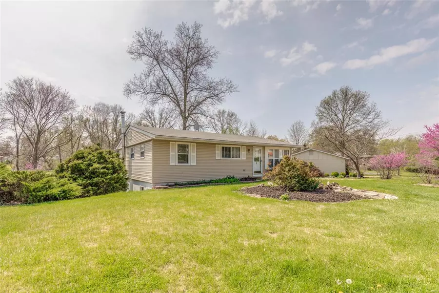 608 Auber, Manchester, MO 63011