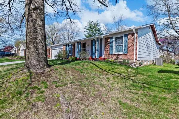 Florissant, MO 63031,3265 Greenway Chase DR