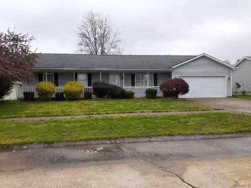 710 Pecan ST, Greenville, IL 62246