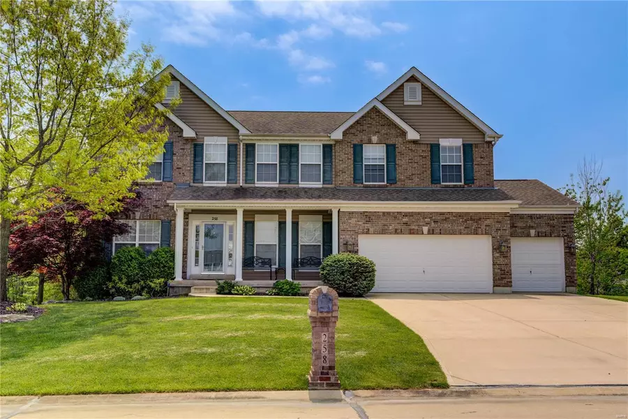 258 Three Cedars DR, Lake St Louis, MO 63367