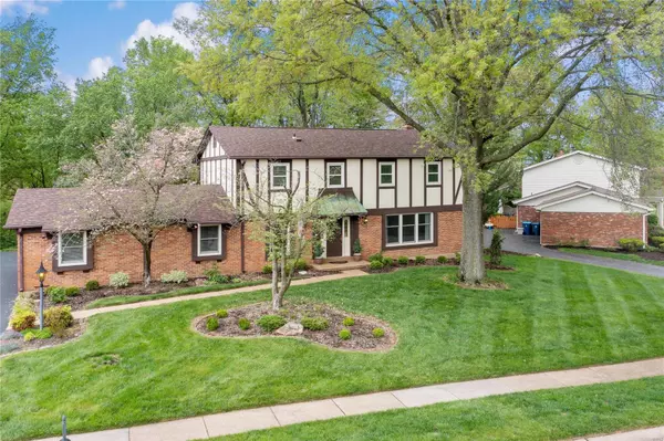 St Louis, MO 63141,379 Country Glen LN