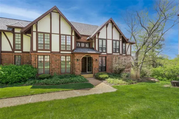 Ballwin, MO 63011,927 Claytonbrook DR #2