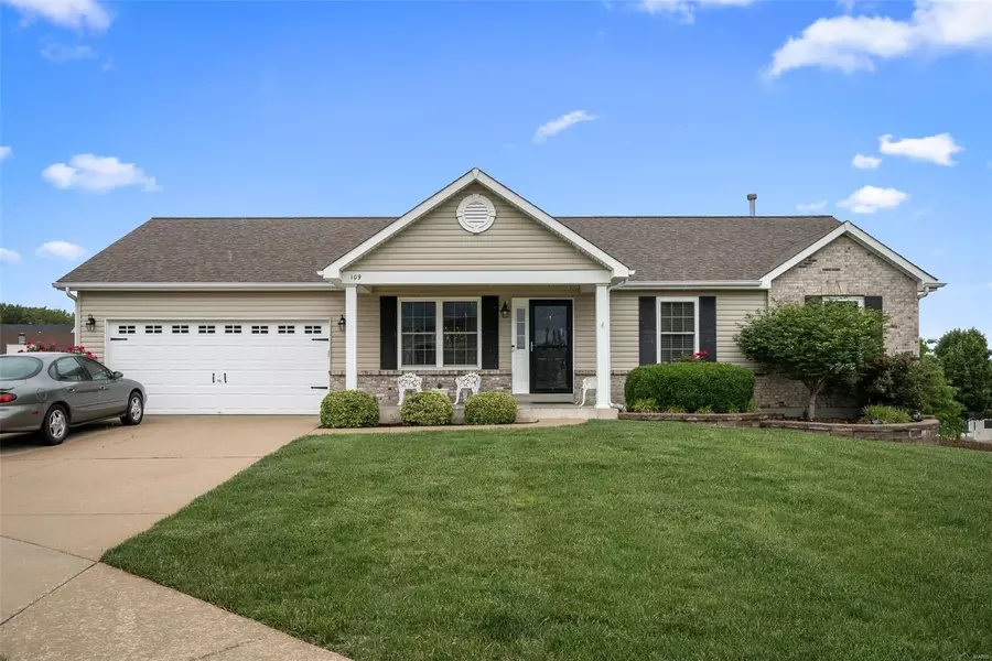 109 Counsel CIR, Lake St Louis, MO 63367