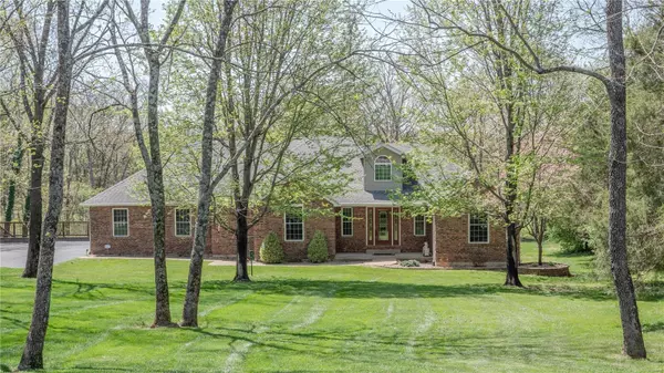 165 Country Squire LN, Washington, MO 63090