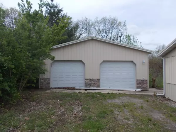 Ava, IL 62907,1109 Union School RD