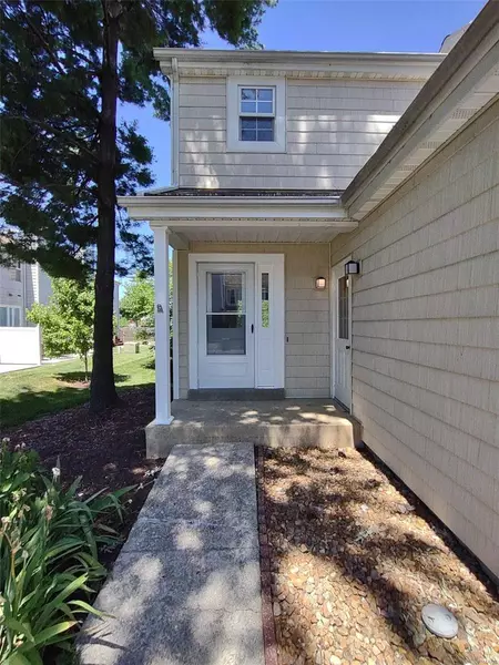 341 Sturbridge Village DR, Hazelwood, MO 63042