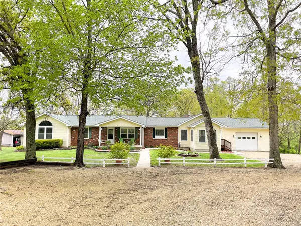 11697 John Emling RD, Bismarck, MO 63624