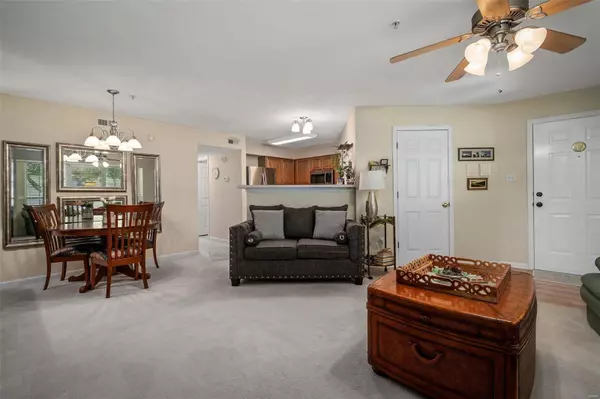 Ballwin, MO 63021,1605 Forest Springs #A
